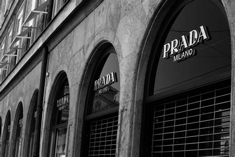 prada showroom milano|1913 milaan opgericht modehuis.